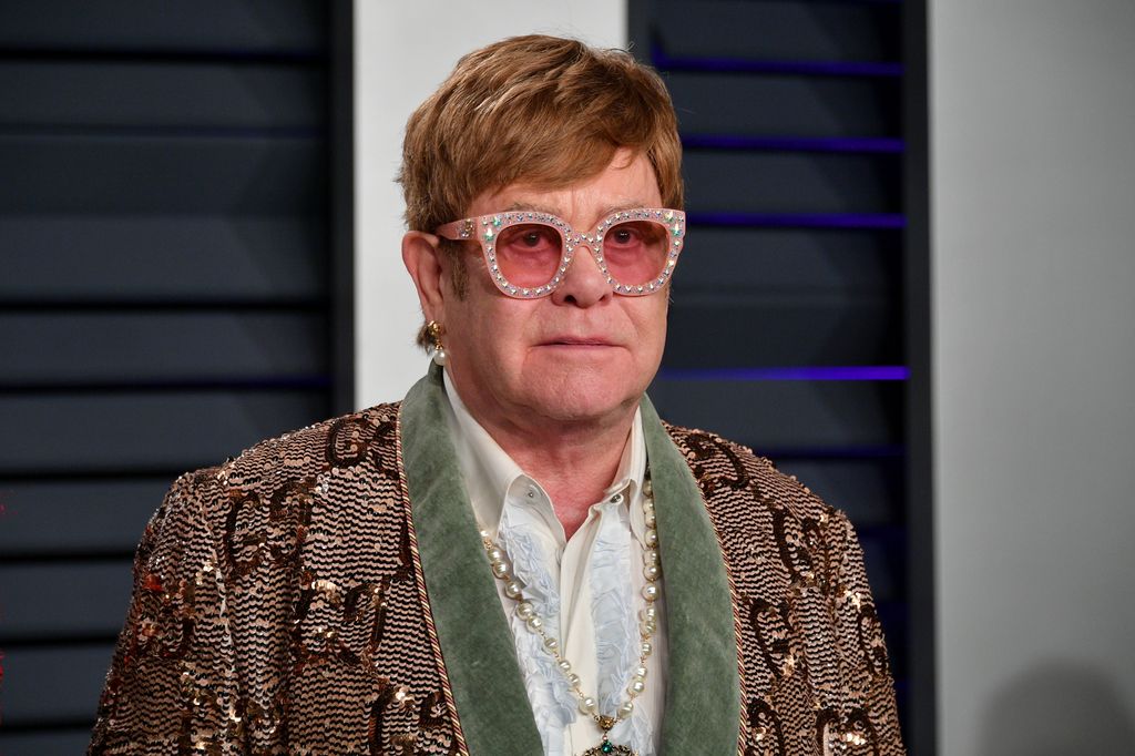 Elton John comparece à festa do Oscar da Vanity Fair 2019, organizada por Radhika Jones no Wallis Annenberg Center for the Performing Arts em 24 de fevereiro de 2019 em Beverly Hills, Califórnia. (Foto de Dia Dipasupil/Getty Images)