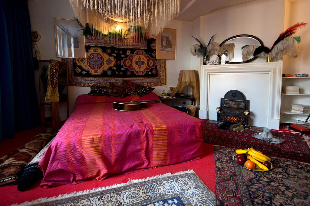 LONDON, ENGLAND - FEBRUARY 08: A recreation of Jimi Hendrix's bedroom is displayed at the Handel and Hendrix exhibition on February 8, 2016 in London, England. The permanent exhibtion in the former London home of Jimi Hendrix celebrates the lives of Jimi Hendrix and George Frideric Handel who also lived in the property in the 1700s.  (Photo by Ben Pruchnie/Getty Images)