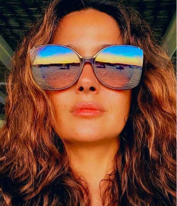salma hayek holiday selfie greece
