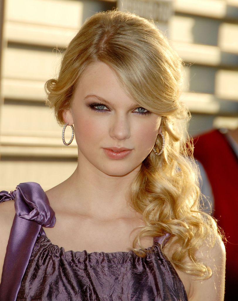 Taylor Swift in a purple dress with make up 