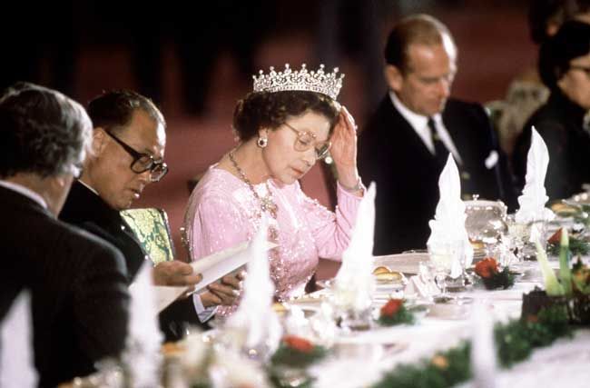 the queen entertaining royal banquet