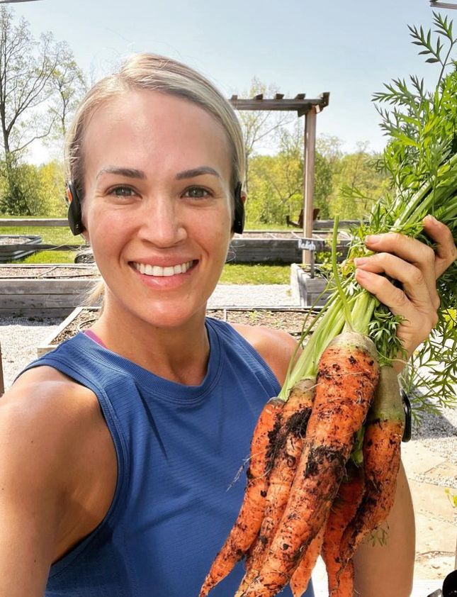 Carrie Underwood holding carrots