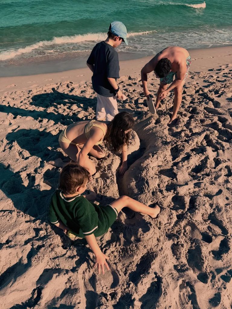 La famille a profité d'un moment à la plage