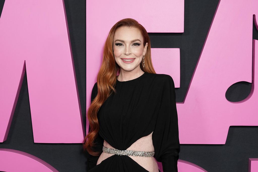 lindsay lohan wearing black dress on red carpet