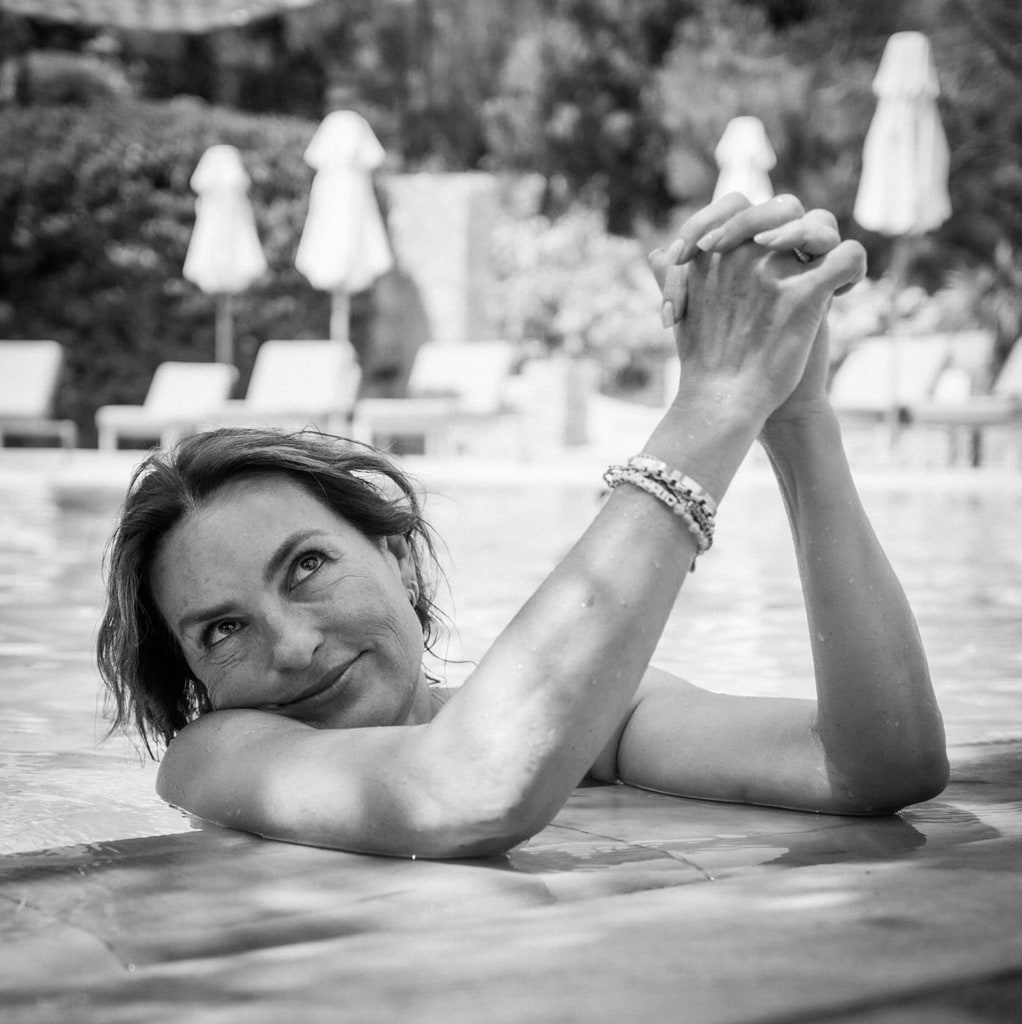 Photo partagée par Mariska Hargitay prise par son mari Peter Hermann d'elle dans une piscine en Italie
