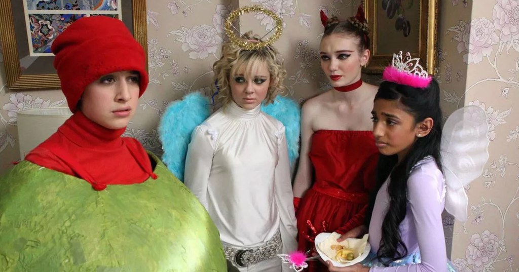 Angus Thongs & Perfect Snogging olive scene