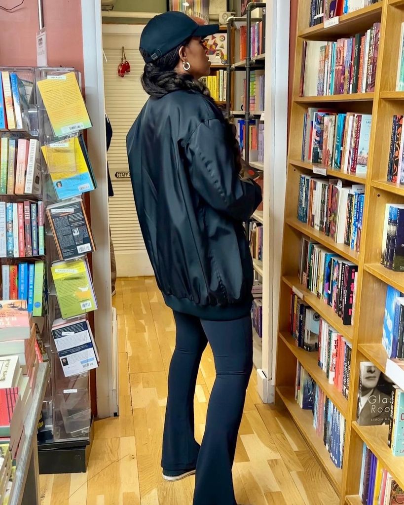 The former FLOTUS looked super stylish as she browsed a book store