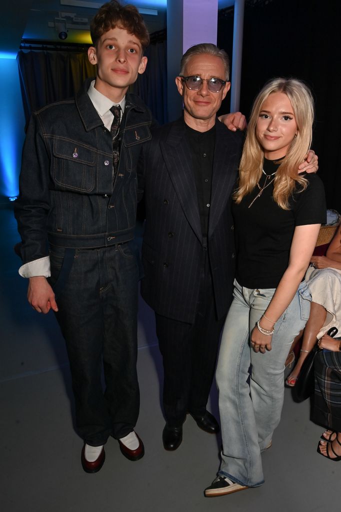 Joe Freeman, Martin Freeman et Grace Freeman posent pour la photo lors de l'événement
