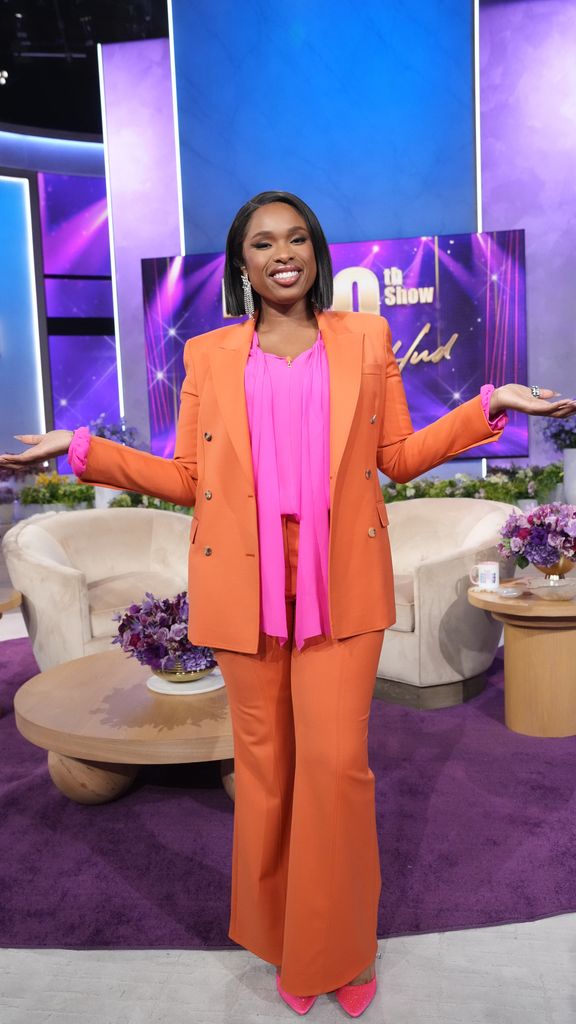 jennifer hudson posing on set of the jennifer hudson show