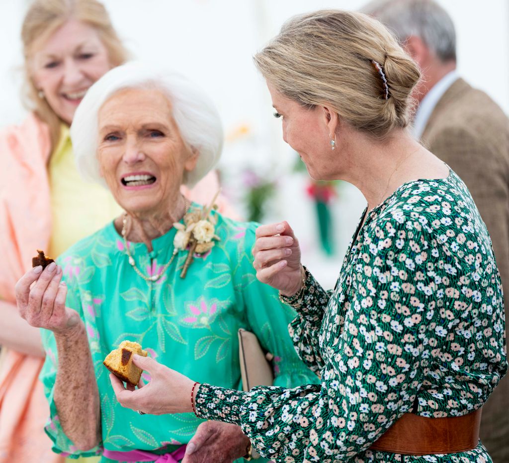 Mary Berry and Duchess Sophie eating small cakes
