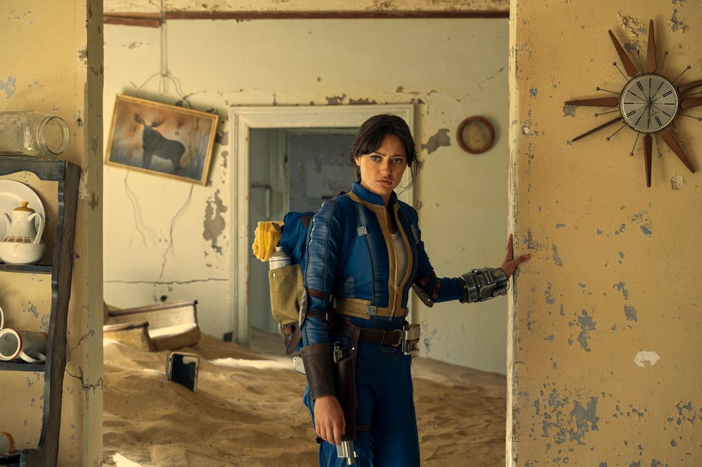 Ella Purnell in an abandoned house in Fallout