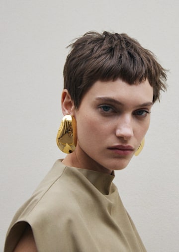 Asymmetrical maxi-earrings from Mango