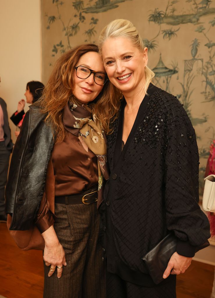 Jennifer looked ageless in a brown monochrome look