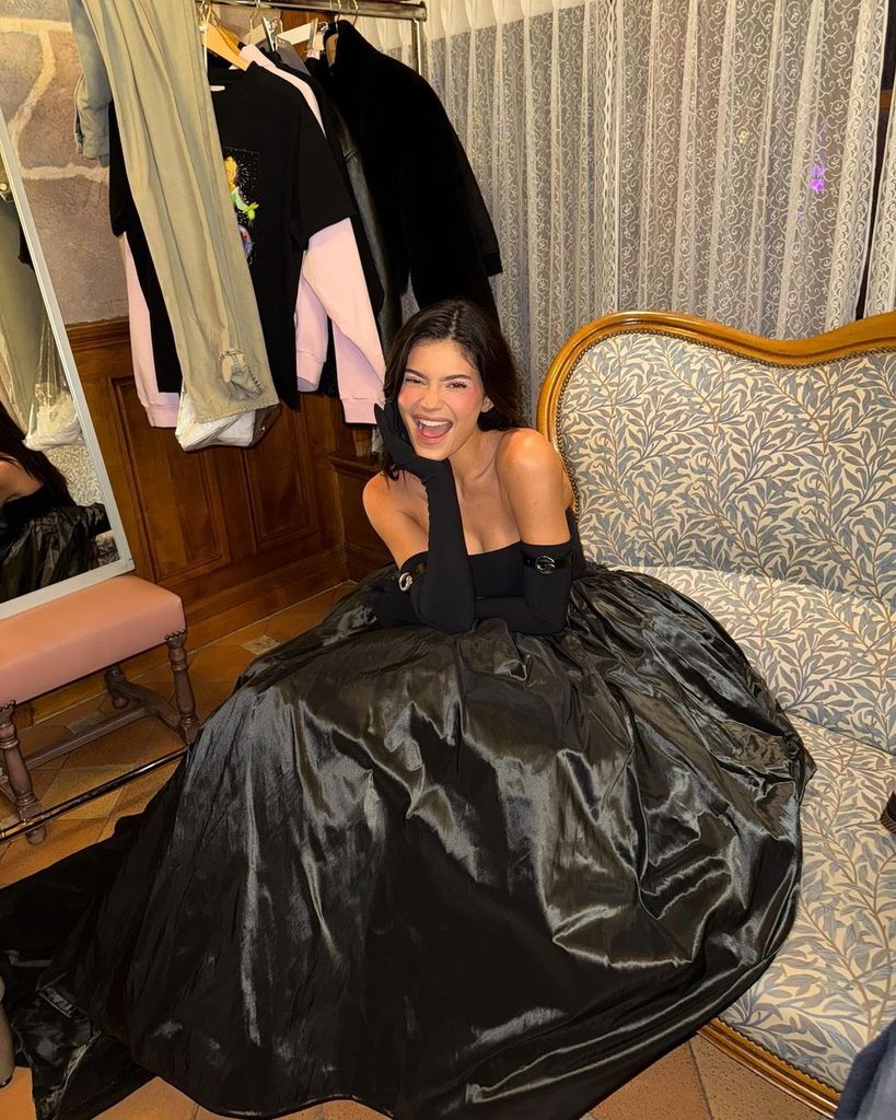 Kylie se divertiu muito em Paris, onde estreou na passarela durante a PFW