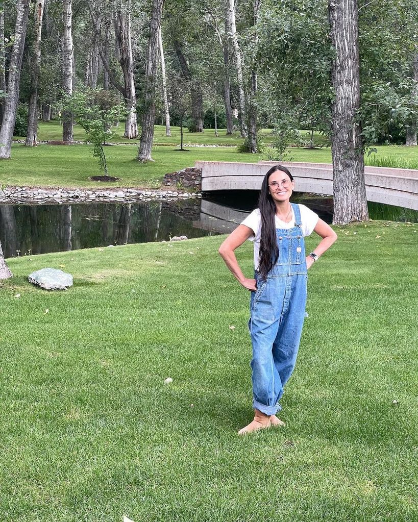 Demi showed off her outdoorsy side as she went barefoot in the garden