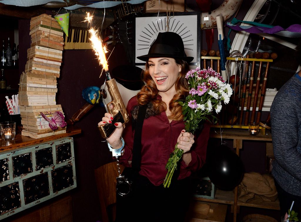 Kelly Brook with flowers in a club