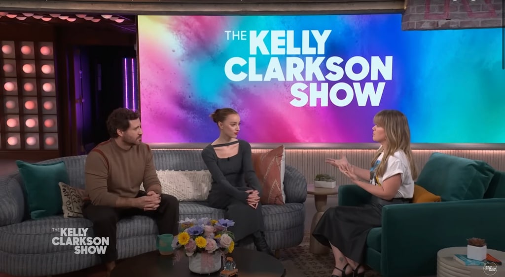 Kelly Clarkson spoke about mental health while talking to Bridgerton star Phoebe Dynevor 