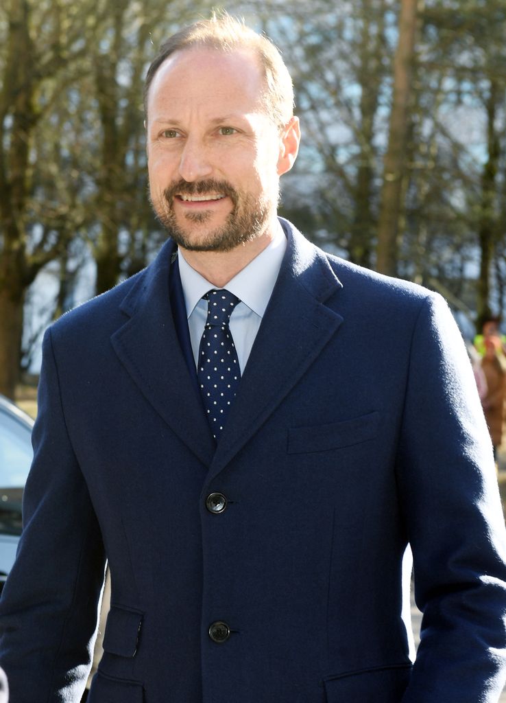 King Haakon at a refugee centre