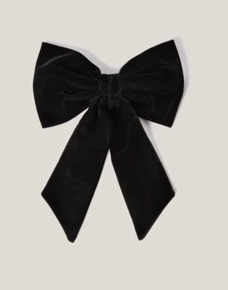 'Velvet Bow Hairclip' from Jigsaw, worn by Kate Middleton