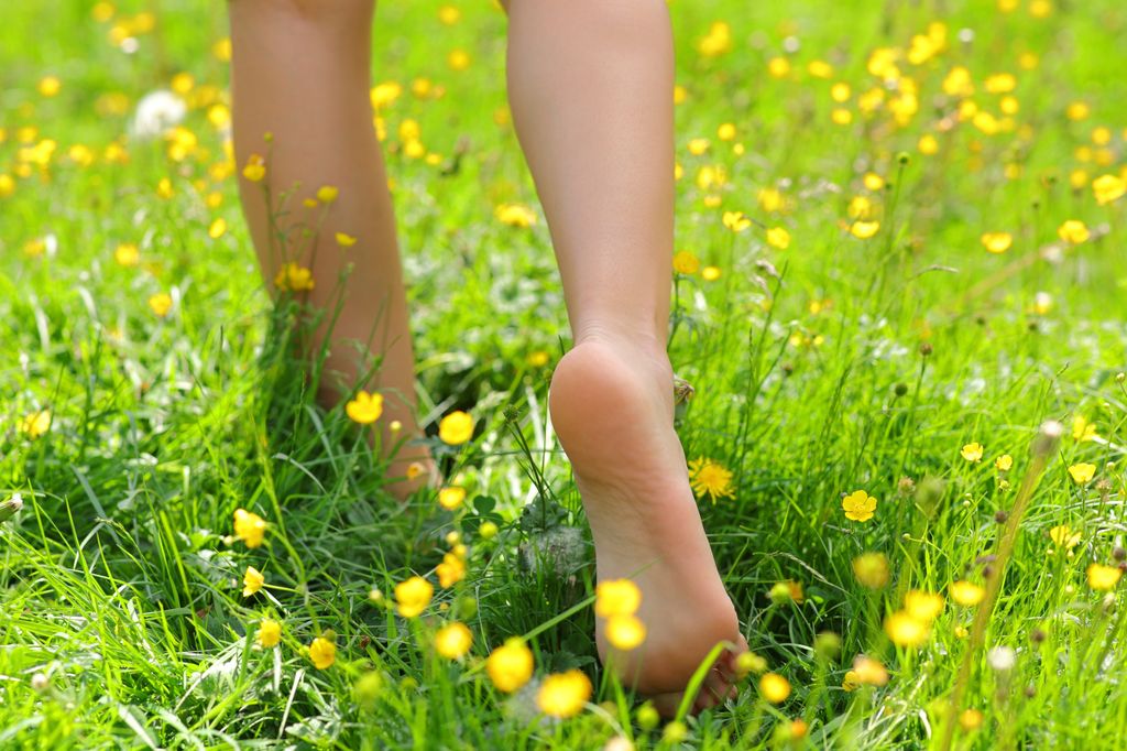 Grounding has many health benefits including ones that boost your mood