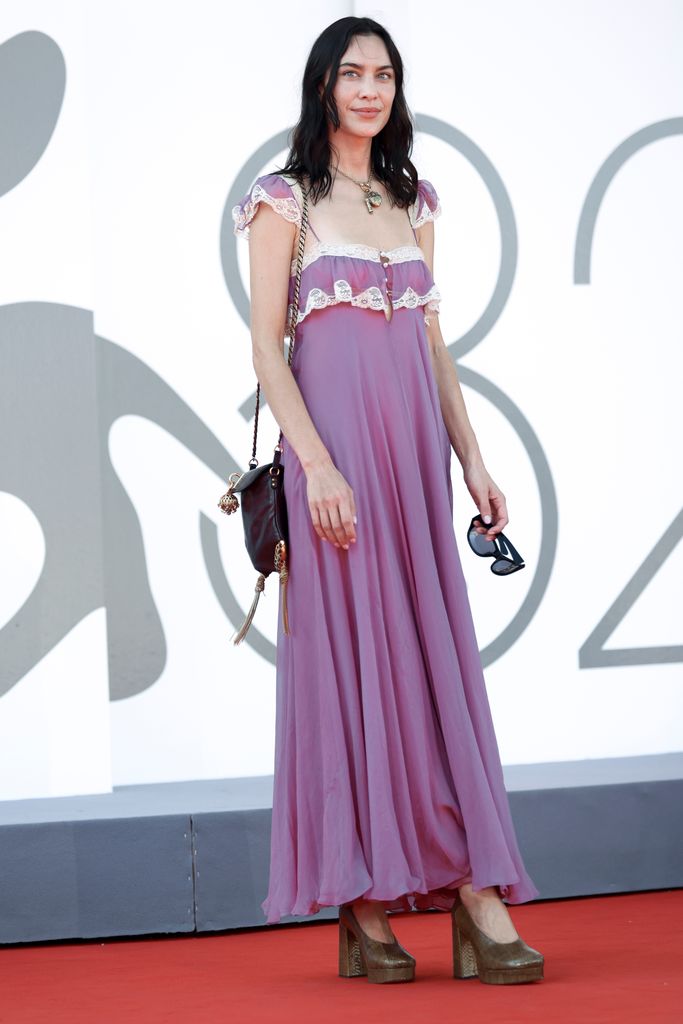  Alexa Chung attends the "The Wizard Of The Kremlin" (Le Mage Du Kremlin) red carpet during the 82nd Venice International Film Festival on August 31, 2025 in Venice, Italy.