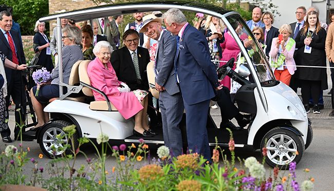 queen chelsea flower show