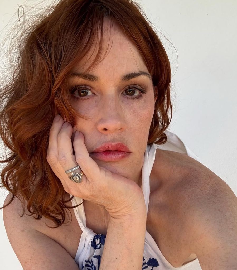 molly ringwald selfie