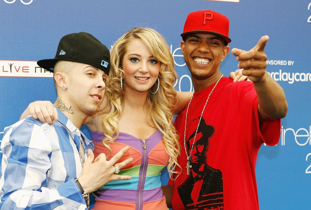  Dappy, Tulisa with blonde hair and Fazer of N-Dubz pose 