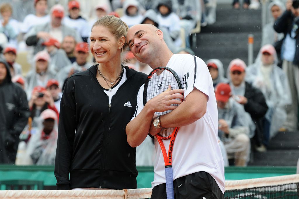 andré agassi et steffi graf sur un court de tennis 