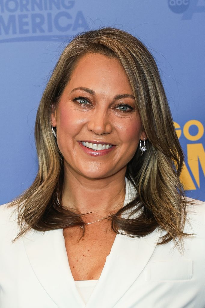 Pourquoi la courageuse Ginger Zee a sauté dans l'eau glacée en direct sur GMA 2 Ginger Zee participe à la célébration du 50e anniversaire de Good Morning America