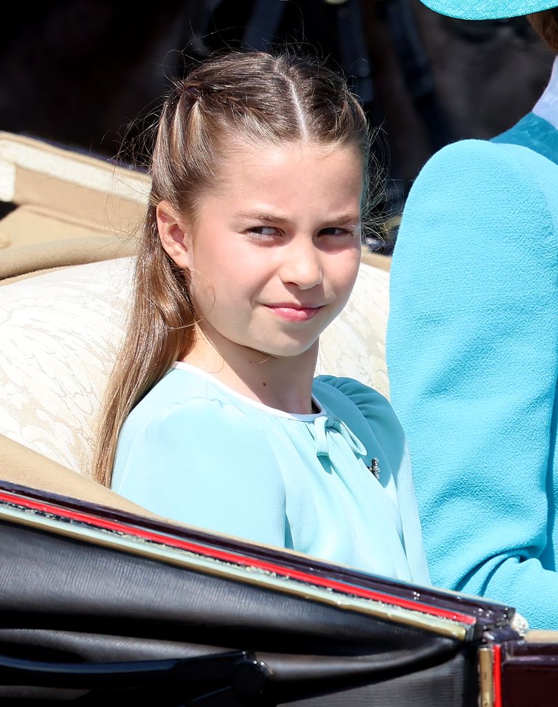 Princess Charlotte dari Wales bepergian dengan kereta selama pasukan warna 2025 pada 14 Juni 2025 di London, Inggris. 