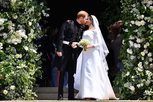 prince harry meghan markle wedding kiss
