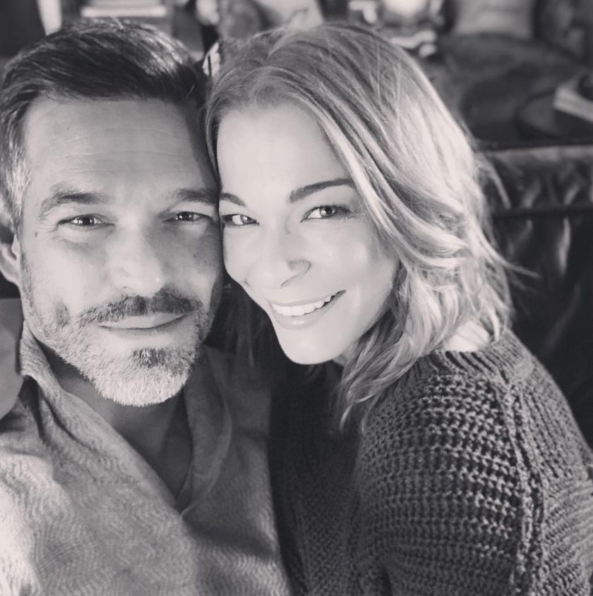 Black-and-white photo of Eddie Cibrian and LeAnn Rimes