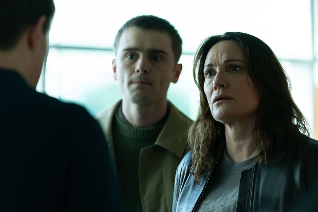 Eddie joué par (MITCHELL ROBERTSON) et Pamela joué par (SARAH PARISH)