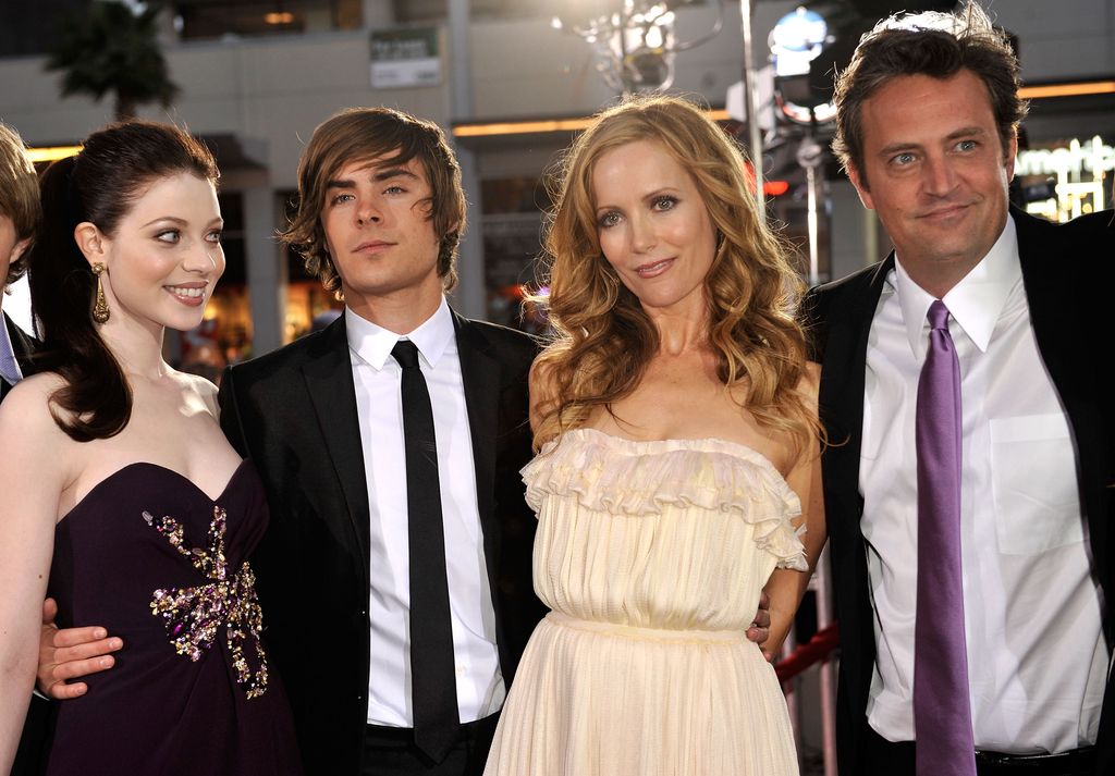 HOLLYWOOD - APRIL 14:  (L-R) Actors Michelle Trachtenberg, Zac Efron, Leslie Mann and Matthew Perry arrive at the premiere of Warner Bros. "17 Again" held at Grauman's Chinese Theatre on April 14, 2009 in Hollywood, California.  (Photo by Kevin Winter/Getty Images)
