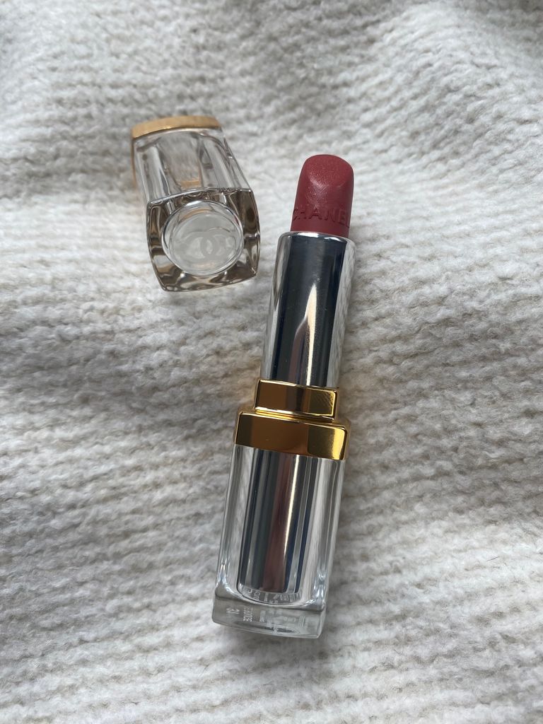 Chanel 31 Le Rouge: A refillable lipstick housed in a glass case - Premium  Beauty News