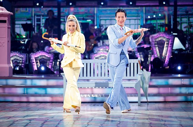 Molly Rainford and Carlos Gu dancing a quickstep