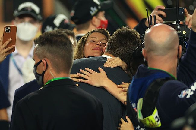 gisele hugging tom brady