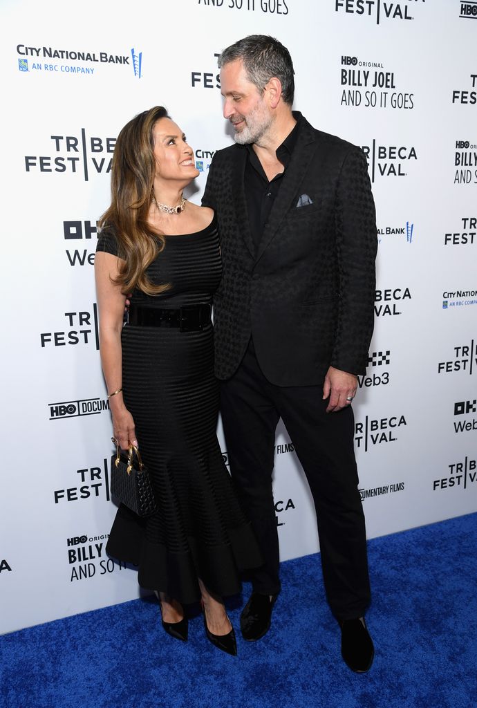 Mariska Hargitay y Peter Hermann van a la Tribeca Tribeca Tribeca Tribeca Tribeca Tribeca Tribeca Tribeca Tribeca Tribeca Tribeca "Billy Joel: Entonces vete" En el área de fútbol el 015, 2025 en la ciudad de Nueva York