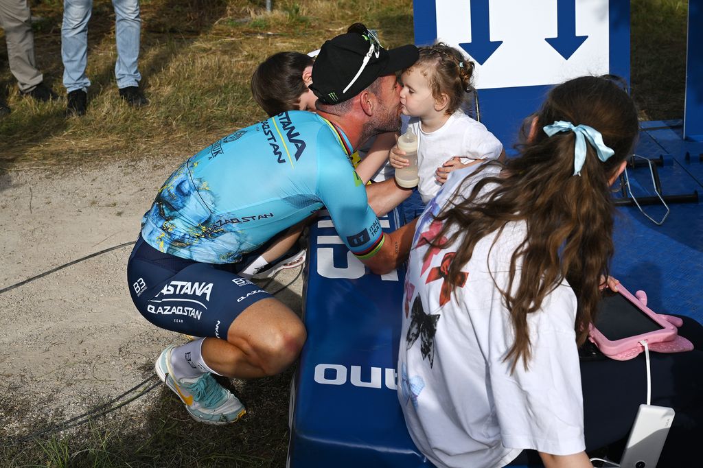 Mark Cavendish getting a kiss from a young girl