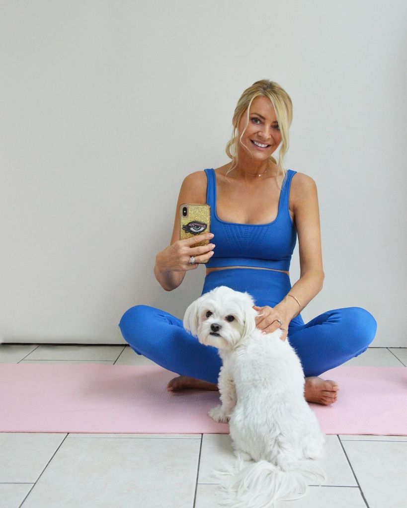 tess daly yoga selfie with dog 