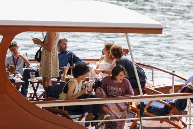 Jennifer Lopez on a boat with her children