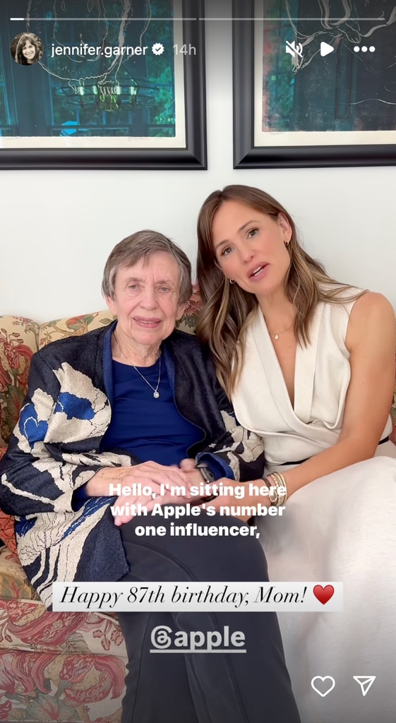 Photo of Jennifer Garner with blonder hair and her mom 