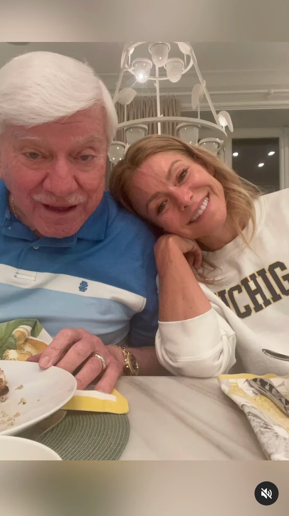 Kelly Ripa wore a Michigan sweatshirt in a new family photo, paying tribute to son Joaquin 