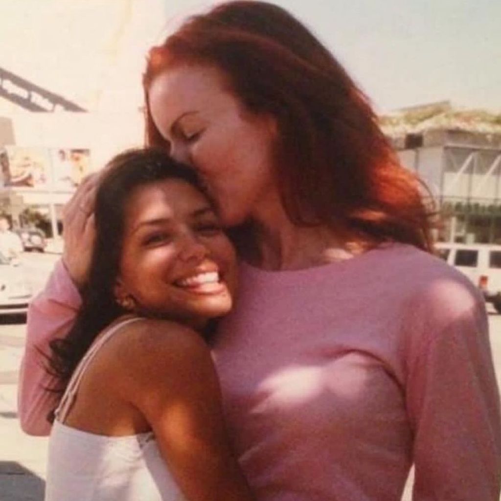 Ibu rumah tangga yang putus asa dibintangi oleh Eva Longoria dan Marcia Cross 