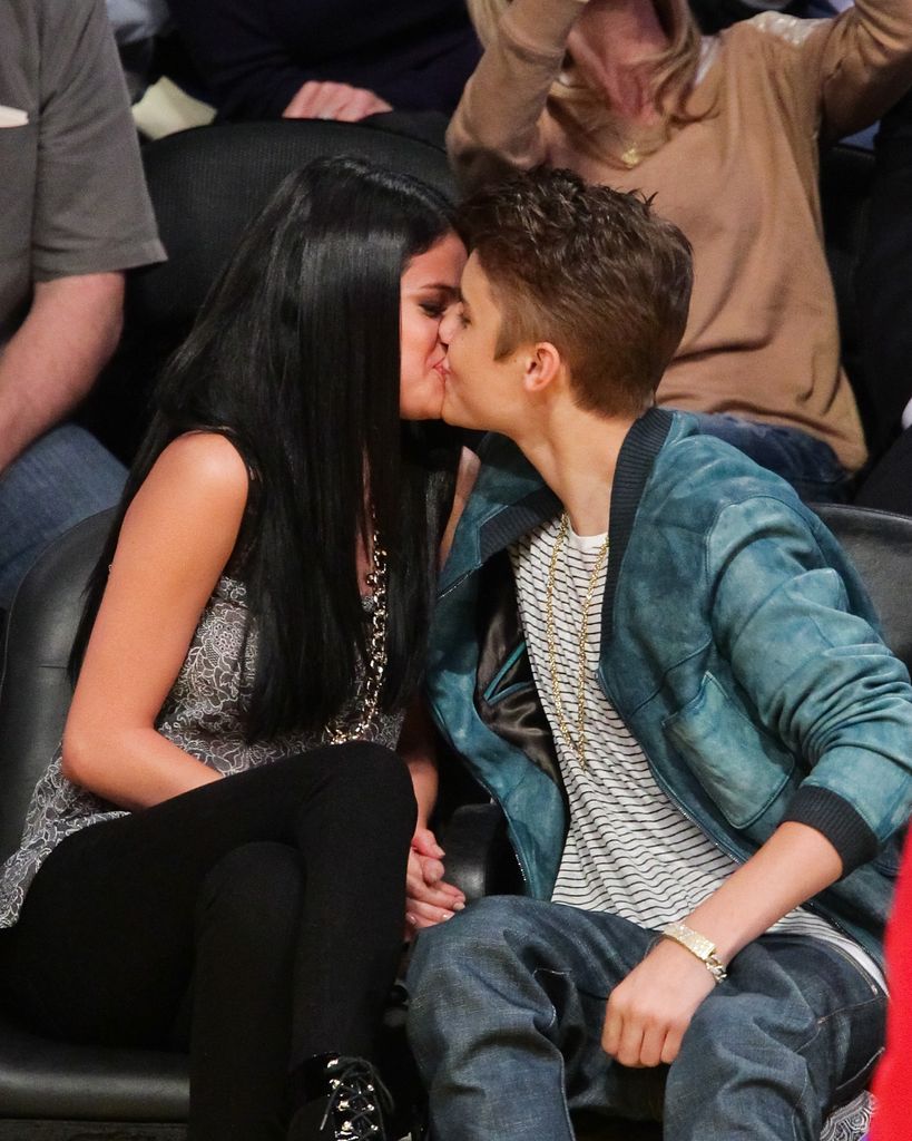 LOS ANGELES, CA - APRIL 17: Selena Gomez (L) and Justin Bieber kiss at a basketball game between the San Antonio Spurs and the Los Angeles Lakers at Staples Center on April 17, 2012 in Los Angeles, California. (Photo by Noel Vasquez/Getty Images)