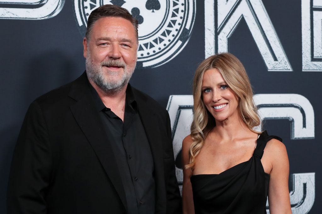 Russell Crowe ravit ses fans en découvrant le compte TikTok secret de la star hollywoodienne 4 Russell Crowe, Britney Theriot, tapis rouge
