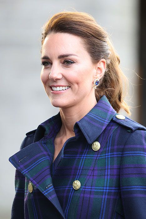 kate wears queens earrings scotland