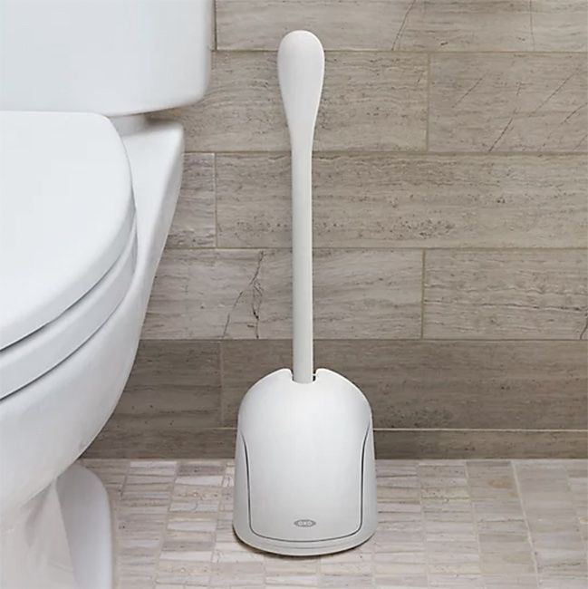 https://images.hellomagazine.com/horizon/original_aspect_ratio/818e03247aff-toilet-cleaner-brush-z.jpg
