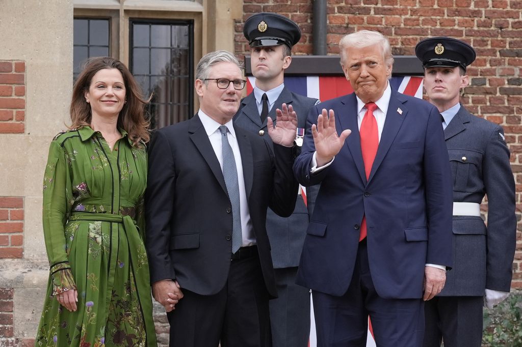 Victoria Starmer standing with Keir Starmer and Donald Trump